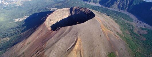 Pompeii & Vesuvius Guided Tour with Wine Tasting & Easy Lunch