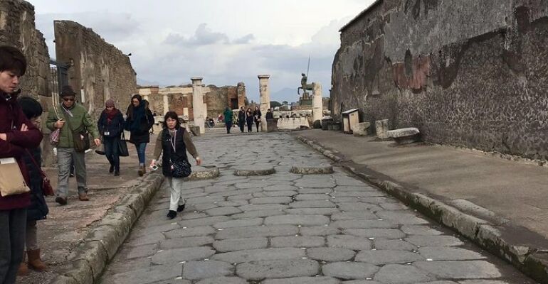 Campania Private Car Tour with Driver