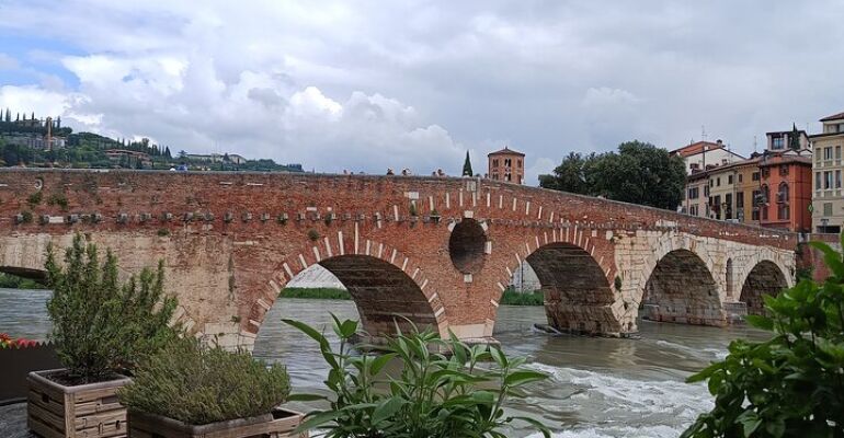 Verona Highlights City Tour for First Timers