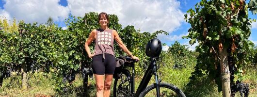 Private Self-Guided E-Bike Ride in Tuscany with Vineyard Visit