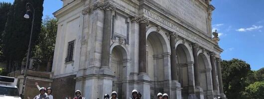 Beautiful Roma Tour on Vespa with Driver