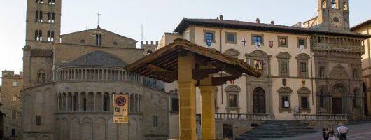 Private car trip to Arezzo and Cortona from Florence (10 h) 