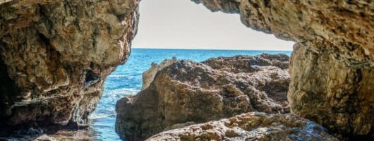Guided Private Boat Excursion to Discover the Caves