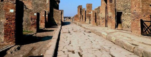 Live Like an Ancient Roman:Pompeii & Herculaneum Ruins Skip the Line Guided Tour