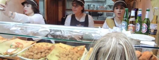 Naples Food Tasting Sightseeing and Local Eateries Guided Tour