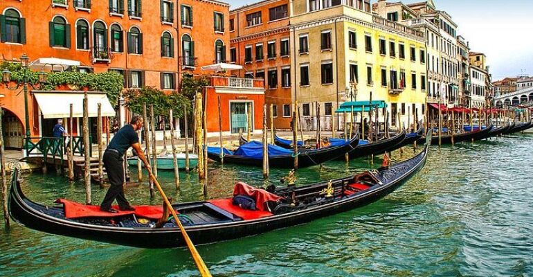 Venice Guided Walking Tour and Gondola Ride