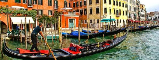 Morning City Walking and Gondola Ride Tour in Venice