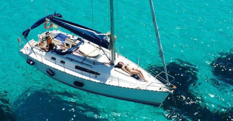 Trapani Sailing Adventure to Favignana and Levanzo
