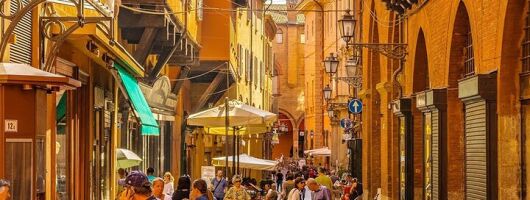 Walking Tour of Bologna with its secrets