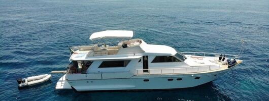 Dream day on a yacht 