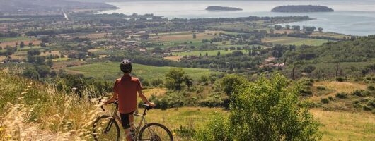 Easy guided eBike tour with photographer at Lake Trasimeno