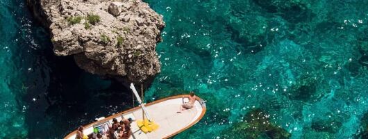 complete tour of the island of Capri by private boat