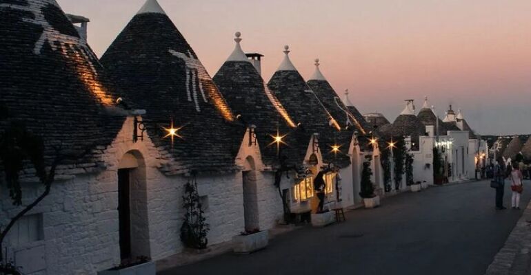 Alberobello Evening Stroll and Polignano Tour