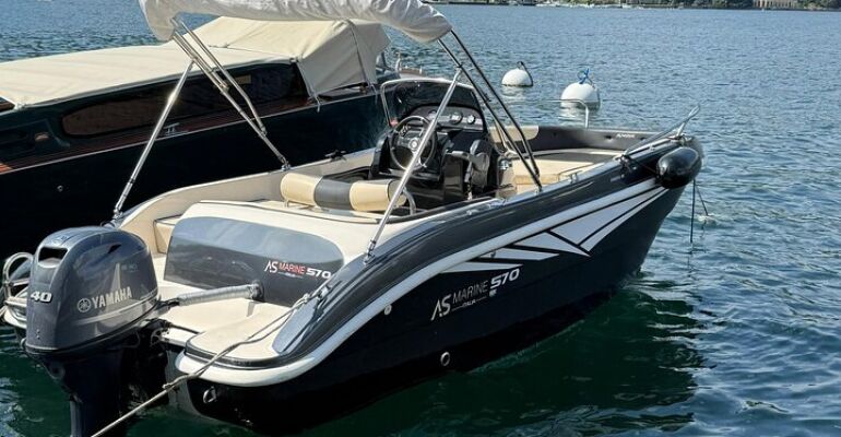 Como Self-Drive Boat Rental Experience