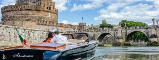 La Dolce Vita: Private Luxury Boat Ride in the Eternal City