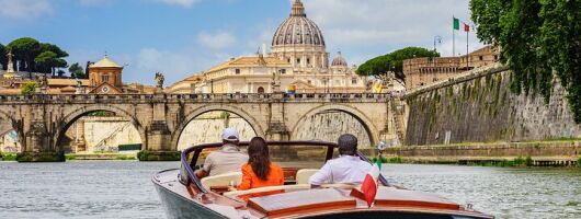 Private Photoshoot on an Italian Boat in Rome