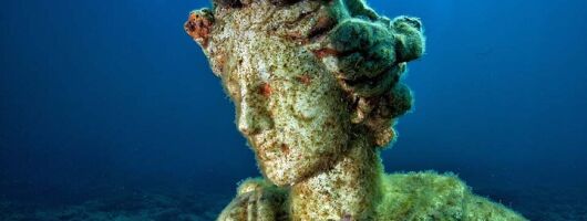 Diving at the Baia Submerged Park for certified divers