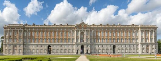  Private Tour Royal Palace Of Caserta Pizza and Clothing Purchases
