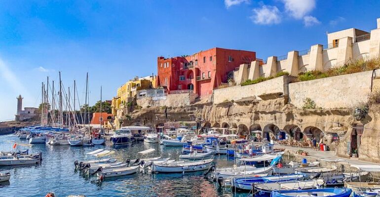 Ventotene Round-Trip Island Exploration Tour