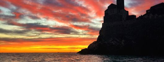 Private sunset boat tour with Ligurian focaccia and wine.