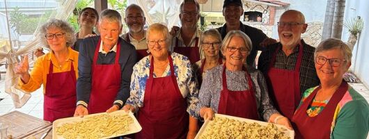 Cooking class with family and in the garden of an old boathouse