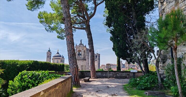 Bergamo Guided Tour with Francophone Expert