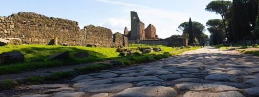 Walking through history by e-bike, along the Via Appia Antica!
