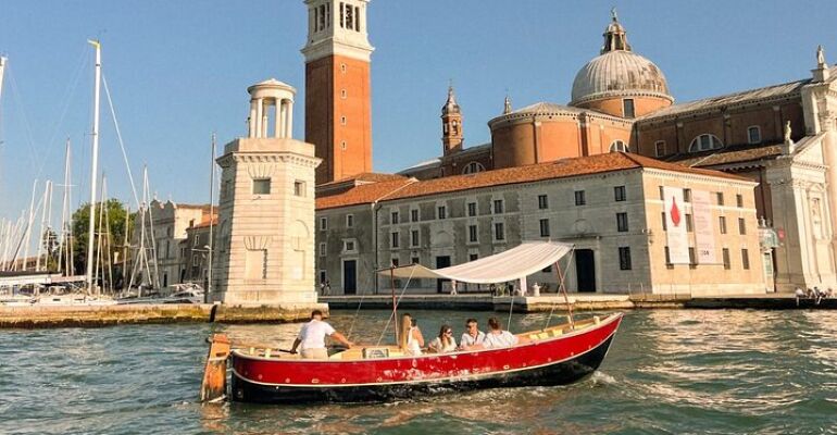 Venice Island Hopping Tour: Murano, Burano, Torcello