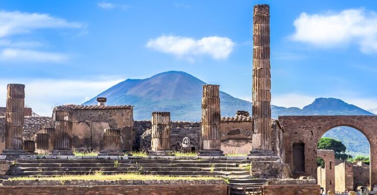 Pompeii and Vesuvius Historical Exploration Tour