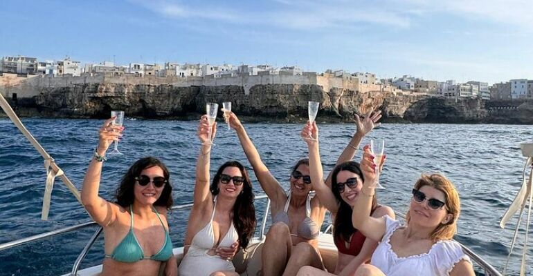 Polignano Scenic Boat Tour and Snorkeling
