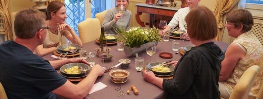 Bologna: exclusive home restaurant dinner with wine expert