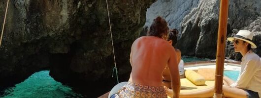 Private Boat Tour of Capri: Swimming, Prosecco and Limoncello 