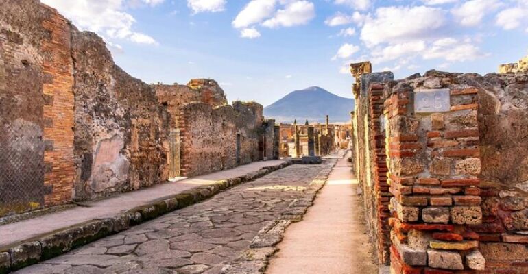 Pompeii and Naples Historic Walking Tour