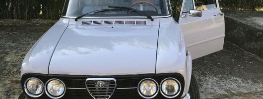 4 Hour Guided Tour in Vintage Alfa Romeo through Rome and Surroundings