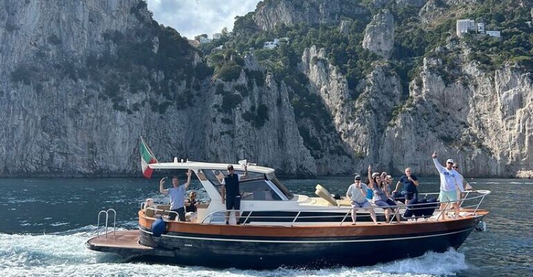 Capri Exclusive Sail and Snorkeling Tour
