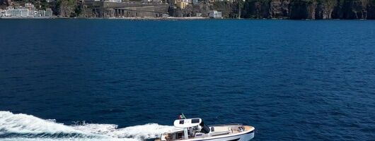 Private Boat Tour of Capri with Elegance between Sky and Sea