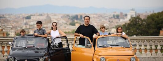 La Dolce Vita Photoshoot in Rome aboard a Vintage Fiat 500