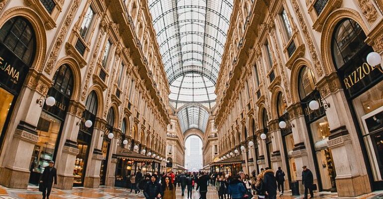Milan Fashion Market and Local Culture Tour