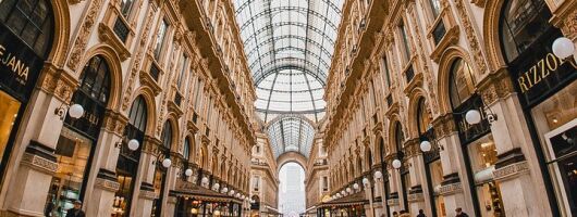 Private tour of Shopping at best locations in Milan with a local