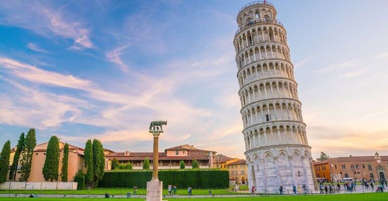 Pisa Historic Architectural Tour Experience
