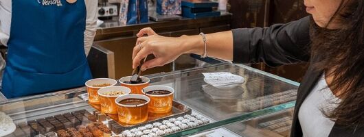 Venchi Piazza Maggiore: Chocolate Tasting Experience in Bologna