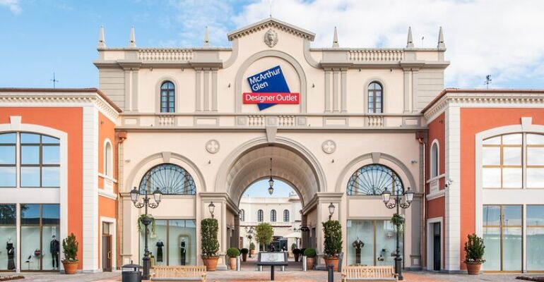 Venice Roundtrip Designer Outlet Shopping Tour