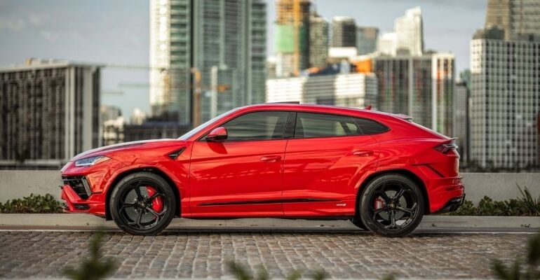 Miami 24-Hour Lamborghini Urus Rental from $1,327.14